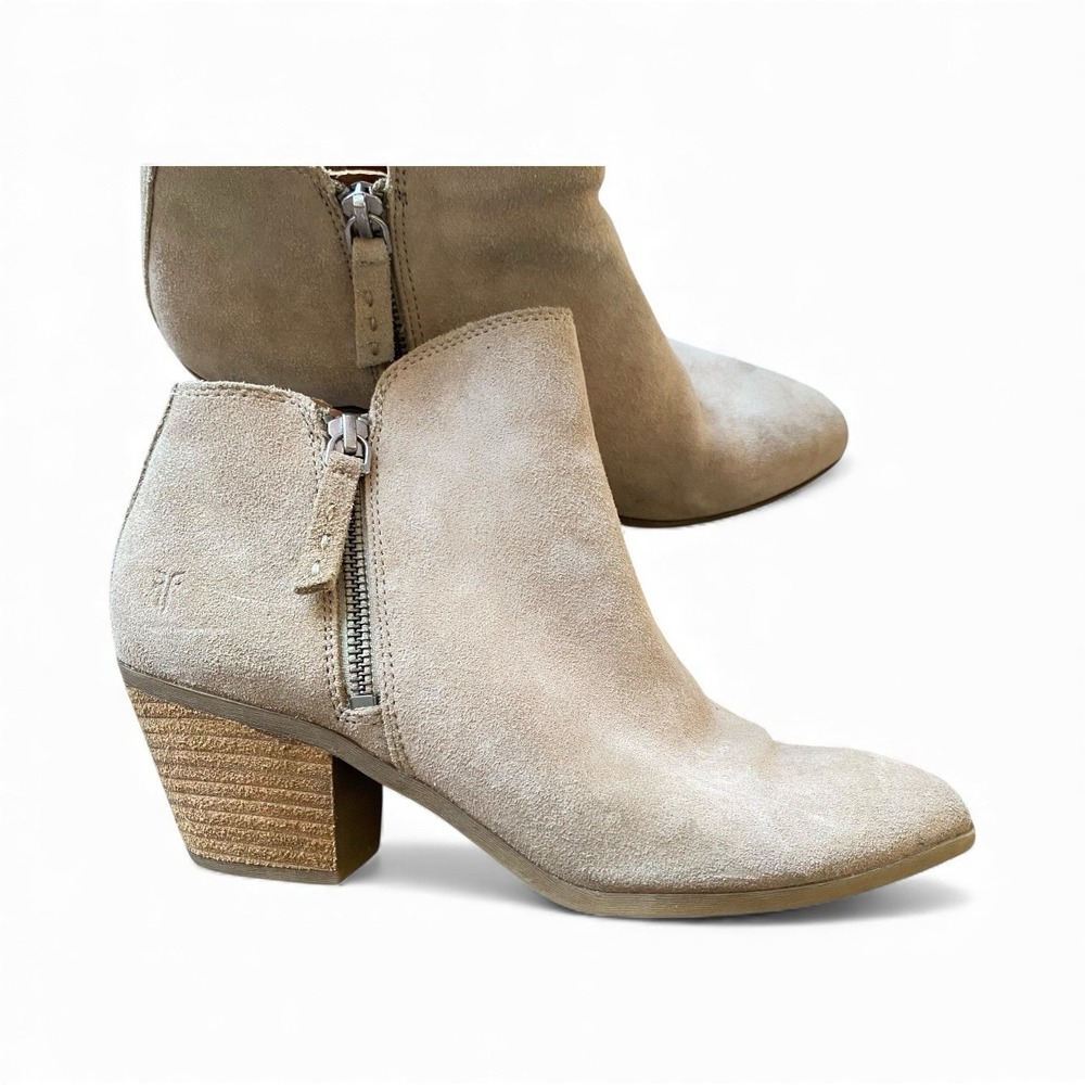 FRYE Boots Ankle Booties Women 7.5 Oatmeal Suede Leather Western Grunge Cowgirl - Picture 5 of 11